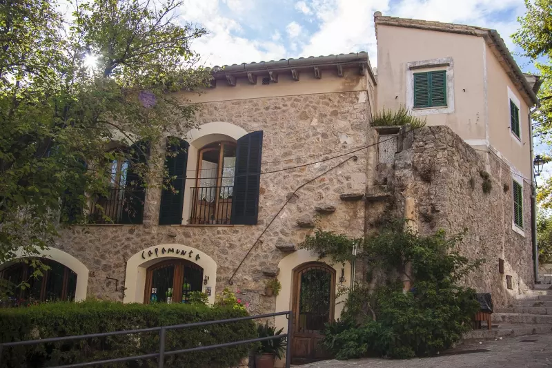 Valldemosa (c) Alesia Belaya